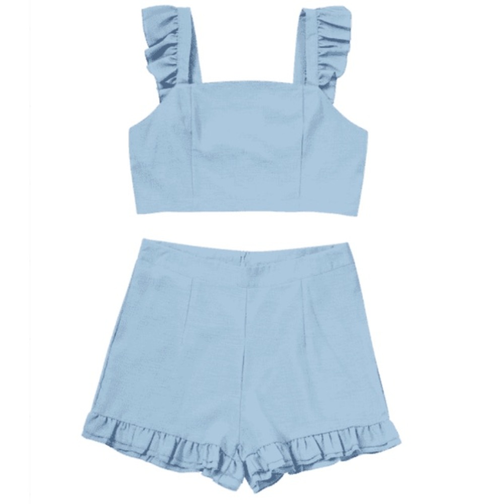 Crop top and high waisted shorts outfit